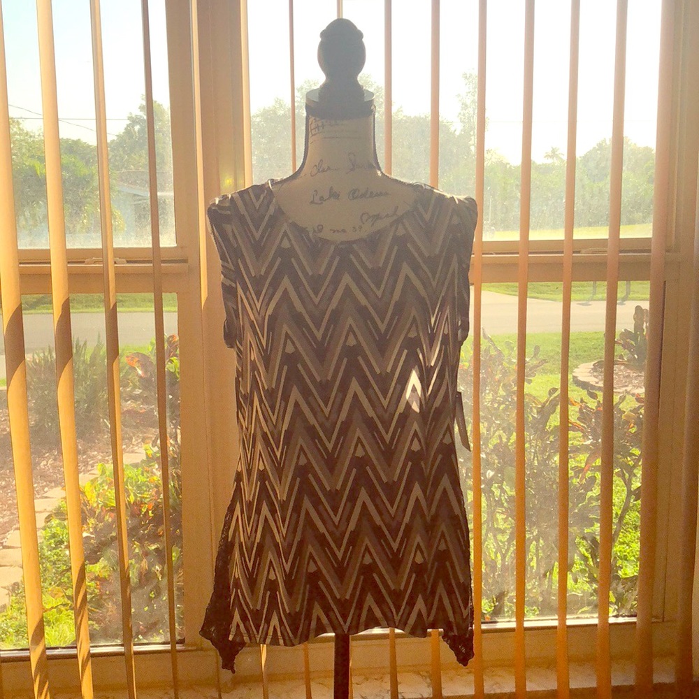 NWT black and white blouse